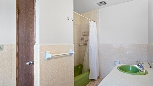 1413 E Clairemont Avenue, Eau Claire, WI 54701