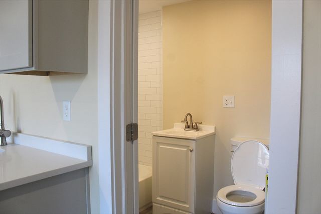 78 Endicott St 2L, Peabody, MA 01960