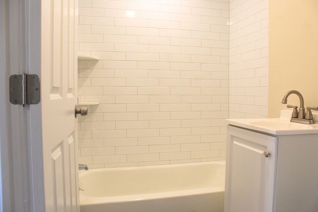 78 Endicott St 2L, Peabody, MA 01960