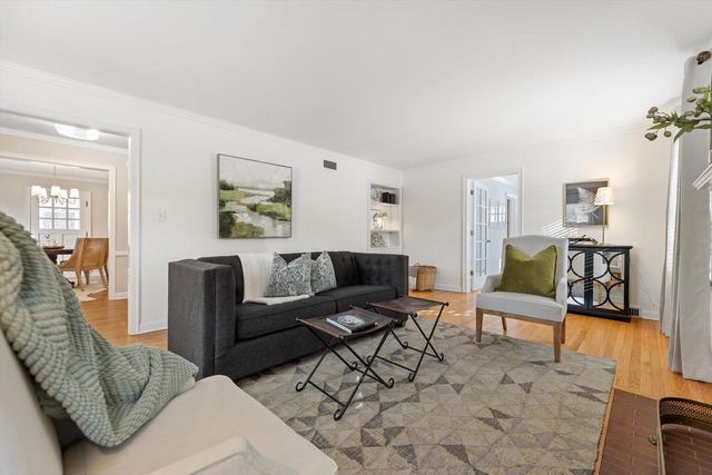 5550 N Hollywood AVENUE, Whitefish Bay, WI 53217