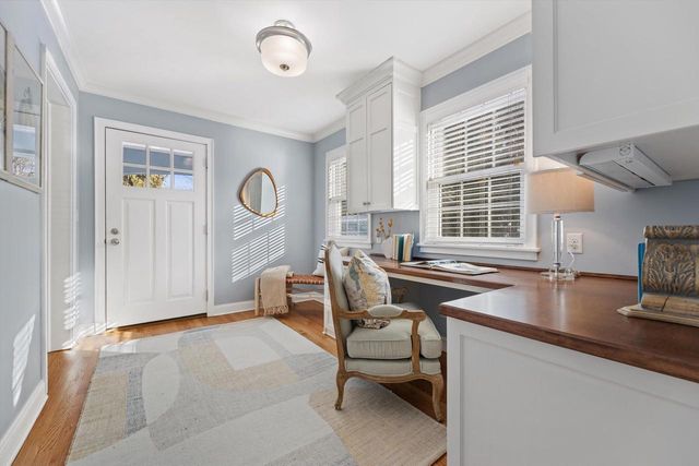 5550 N Hollywood AVENUE, Whitefish Bay, WI 53217