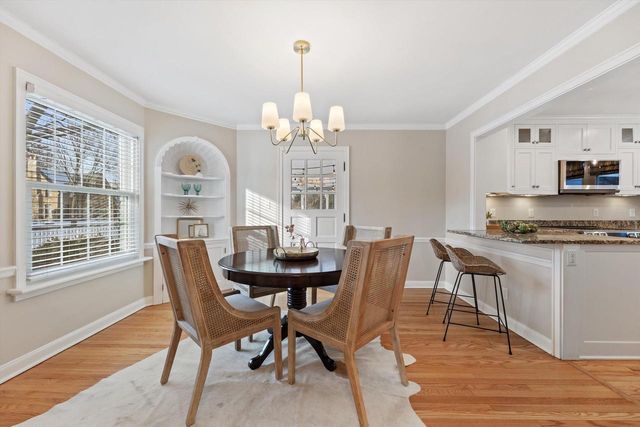 5550 N Hollywood AVENUE, Whitefish Bay, WI 53217