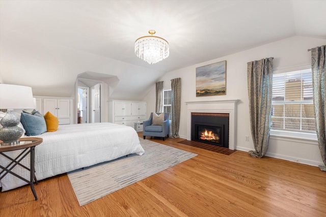 5550 N Hollywood AVENUE, Whitefish Bay, WI 53217