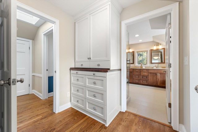 5550 N Hollywood AVENUE, Whitefish Bay, WI 53217