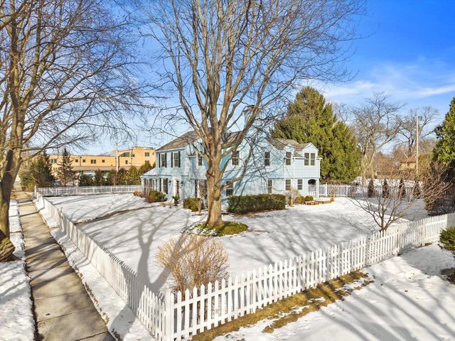 5550 N Hollywood AVENUE, Whitefish Bay, WI 53217