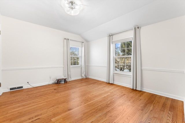 5550 N Hollywood AVENUE, Whitefish Bay, WI 53217