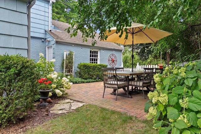 5550 N Hollywood AVENUE, Whitefish Bay, WI 53217