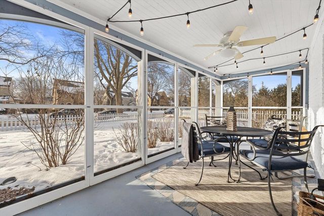 5550 N Hollywood AVENUE, Whitefish Bay, WI 53217