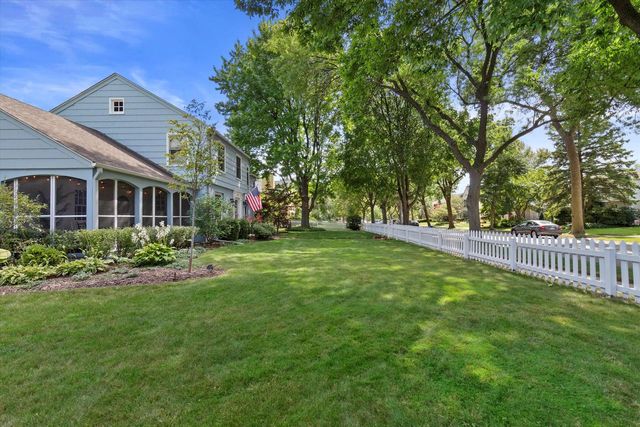 5550 N Hollywood AVENUE, Whitefish Bay, WI 53217