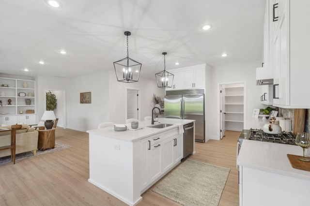 6035 S Clay Avenue, Springfield, MO 65810