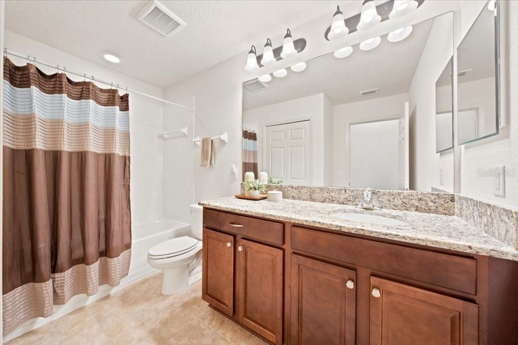 Image 17 of property listing at 9128 CAROLINA WREN DRIVE, Tampa, FL 33626