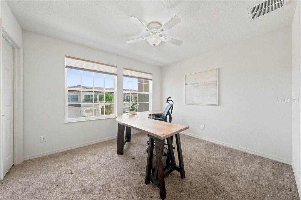 Image 18 of property listing at 9128 CAROLINA WREN DRIVE, Tampa, FL 33626