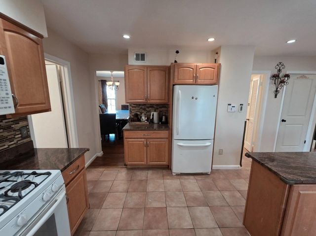 8120 PAISLEY PL, Potomac, MD 20854