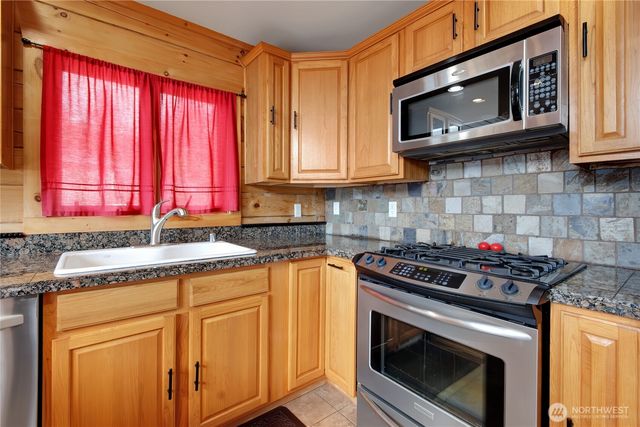 39716 24th Avenue Ct S, Roy, WA 98580