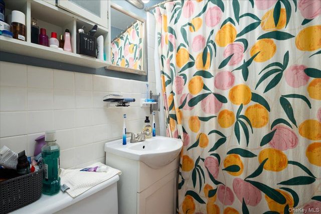 255-08 74th Avenue Upper 25A122, Glen Oaks, NY 11004