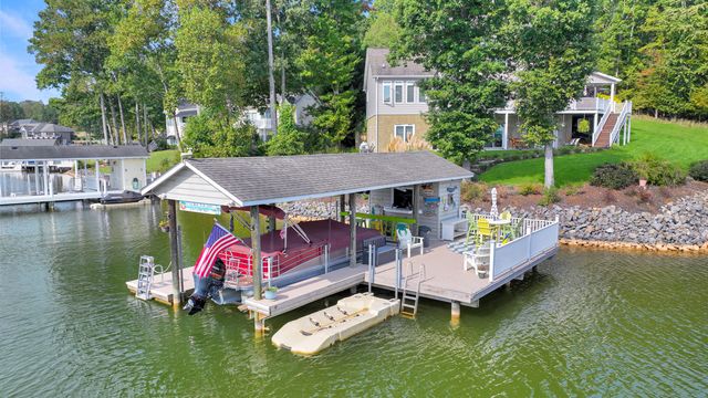 544 Woodbrook RD, Moneta, VA 24121