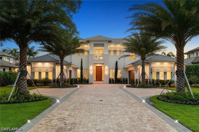 1985 Crayton RD, Naples, FL 34102