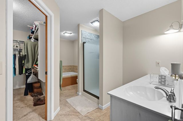 548 Frederick Crossing, Roanoke, IN 46783