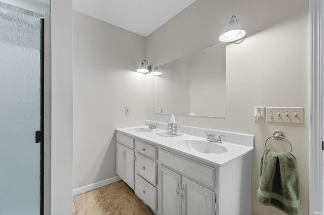 548 Frederick Crossing, Roanoke, IN 46783