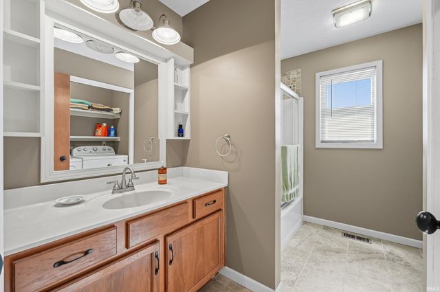 548 Frederick Crossing, Roanoke, IN 46783