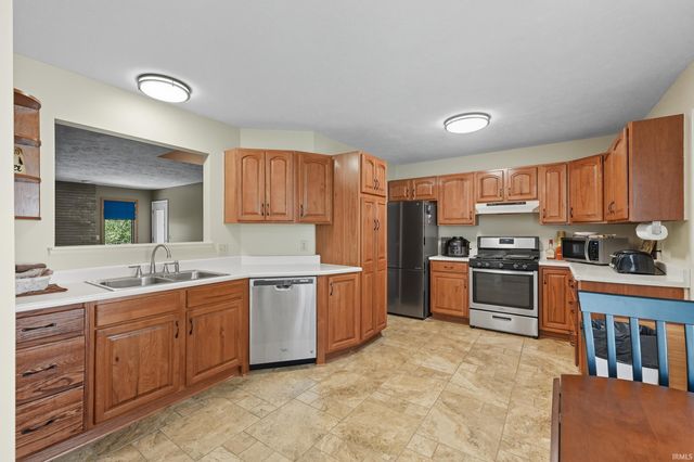548 Frederick Crossing, Roanoke, IN 46783