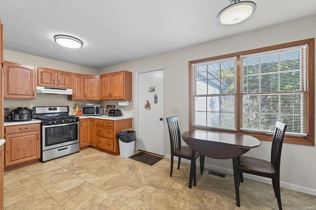 548 Frederick Crossing, Roanoke, IN 46783