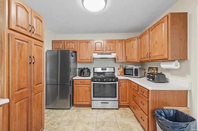 548 Frederick Crossing, Roanoke, IN 46783