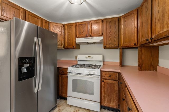 32 Acushnet Rd, Mattapoisett, MA 02739