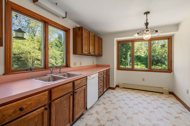 32 Acushnet Rd, Mattapoisett, MA 02739