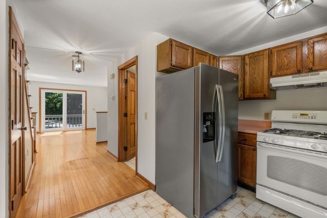 32 Acushnet Rd, Mattapoisett, MA 02739