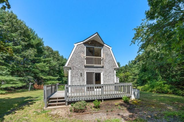 32 Acushnet Rd, Mattapoisett, MA 02739