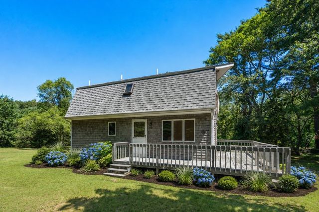 32 Acushnet Rd, Mattapoisett, MA 02739