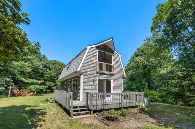 32 Acushnet Rd, Mattapoisett, MA 02739