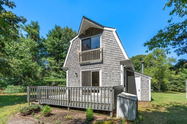 32 Acushnet Rd, Mattapoisett, MA 02739