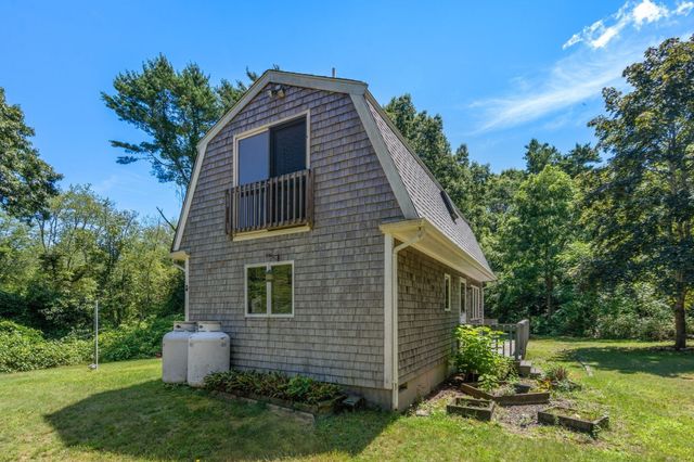 32 Acushnet Rd, Mattapoisett, MA 02739