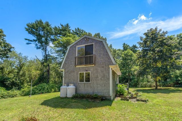 32 Acushnet Rd, Mattapoisett, MA 02739