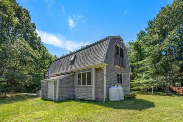 32 Acushnet Rd, Mattapoisett, MA 02739