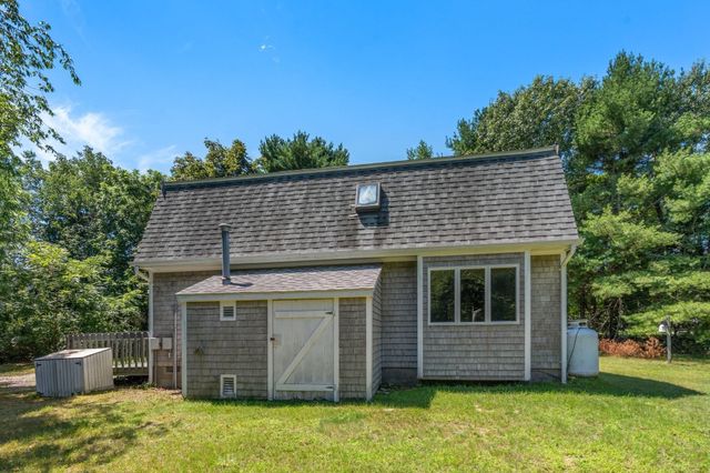 32 Acushnet Rd, Mattapoisett, MA 02739