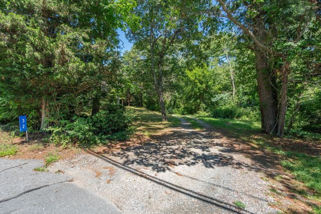 32 Acushnet Rd, Mattapoisett, MA 02739