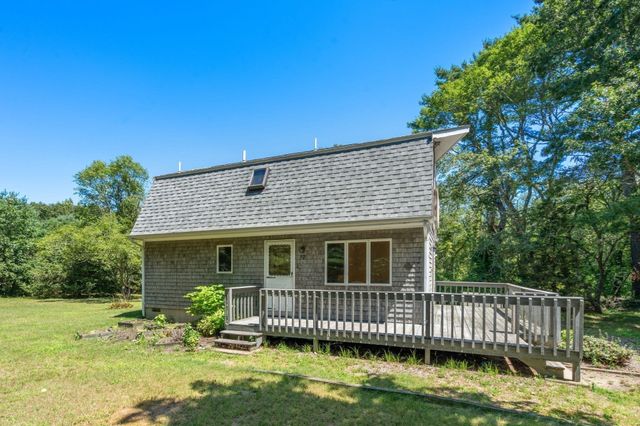32 Acushnet Rd, Mattapoisett, MA 02739