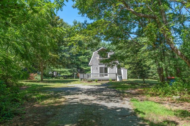 32 Acushnet Rd, Mattapoisett, MA 02739