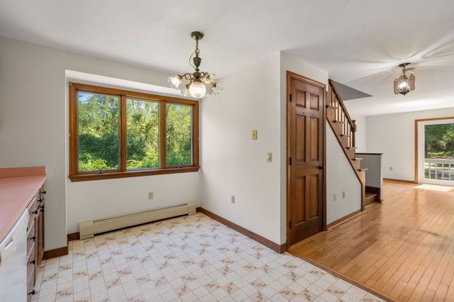 32 Acushnet Rd, Mattapoisett, MA 02739