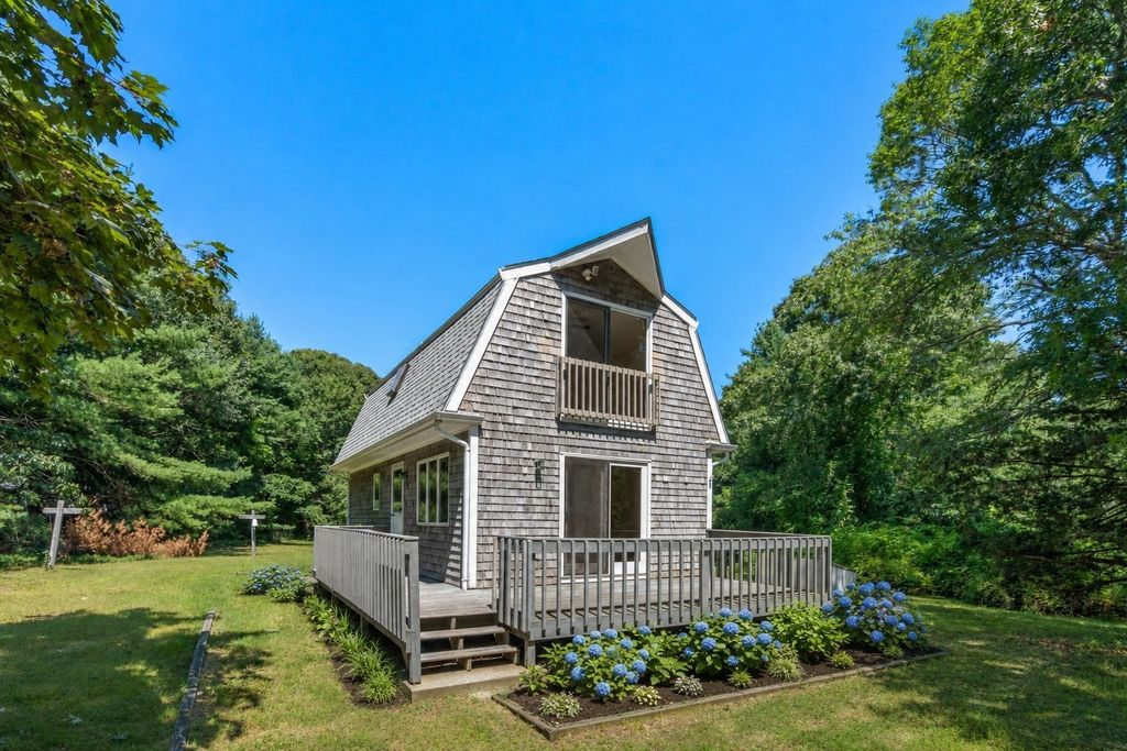 32 Acushnet Rd, Mattapoisett, MA 02739