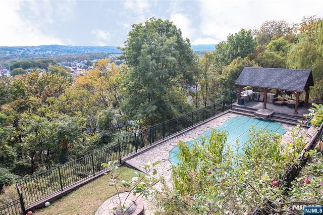 51 Columbus Avenue, Totowa, NJ 07512