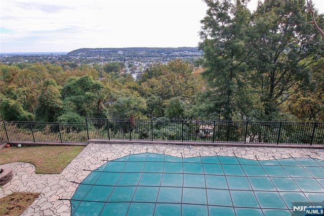 51 Columbus Avenue, Totowa, NJ 07512