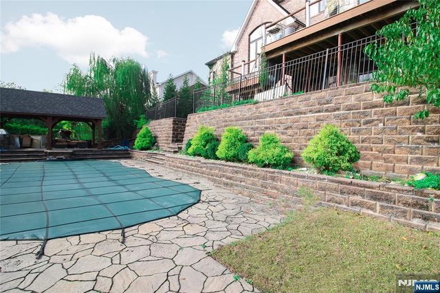 51 Columbus Avenue, Totowa, NJ 07512