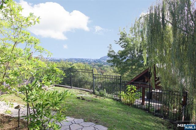 51 Columbus Avenue, Totowa, NJ 07512