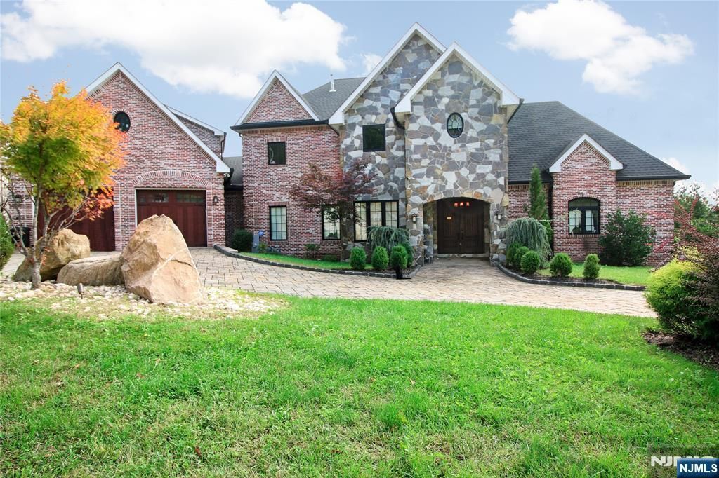 51 Columbus Avenue, Totowa, NJ 07512