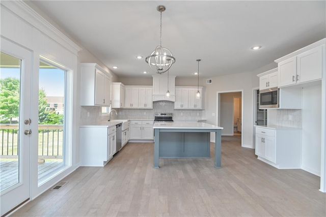 6108 Lewis Drive, Shawnee, KS 66226