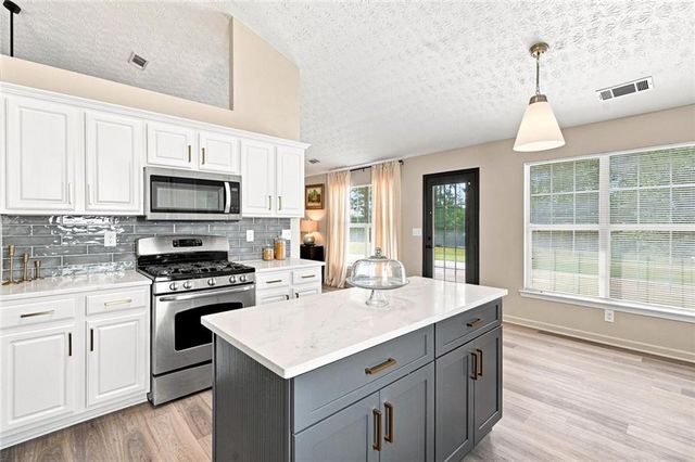 2762 Hillvale Cove Way, Lithonia, GA 30058